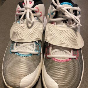 Men's Size 7 White Kyrie Flytrap Niki Zoom Basketball Shoes